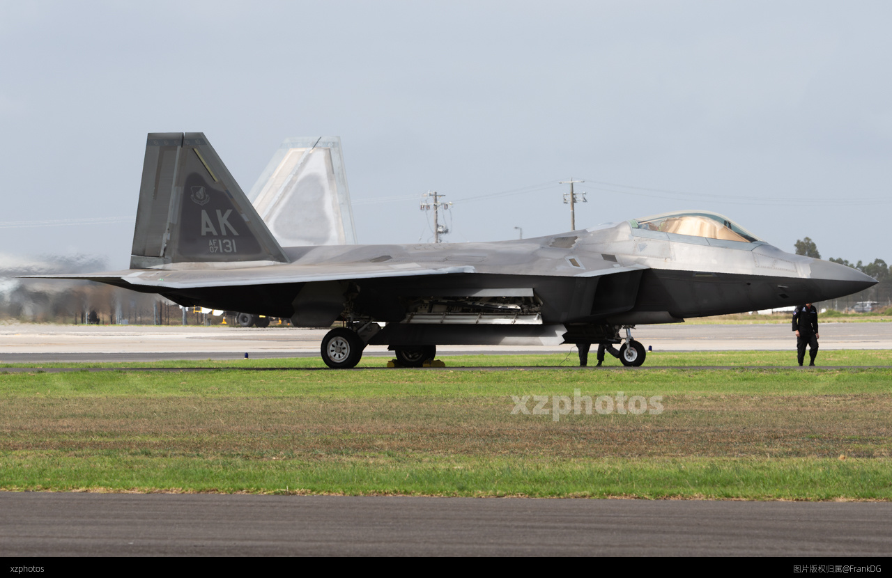 F22