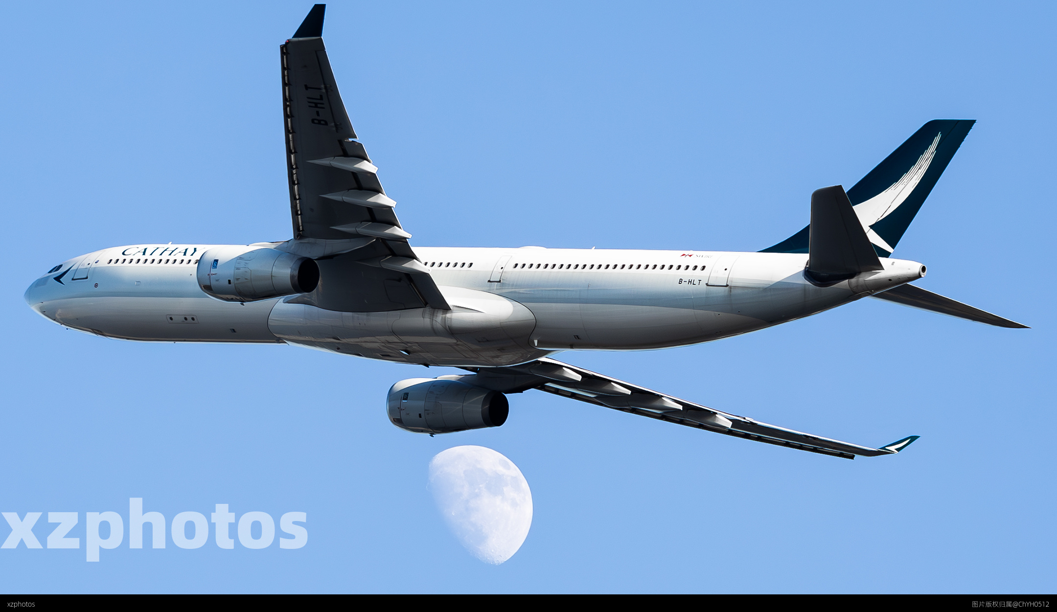Cathay Pacific A330-300 B-HLT