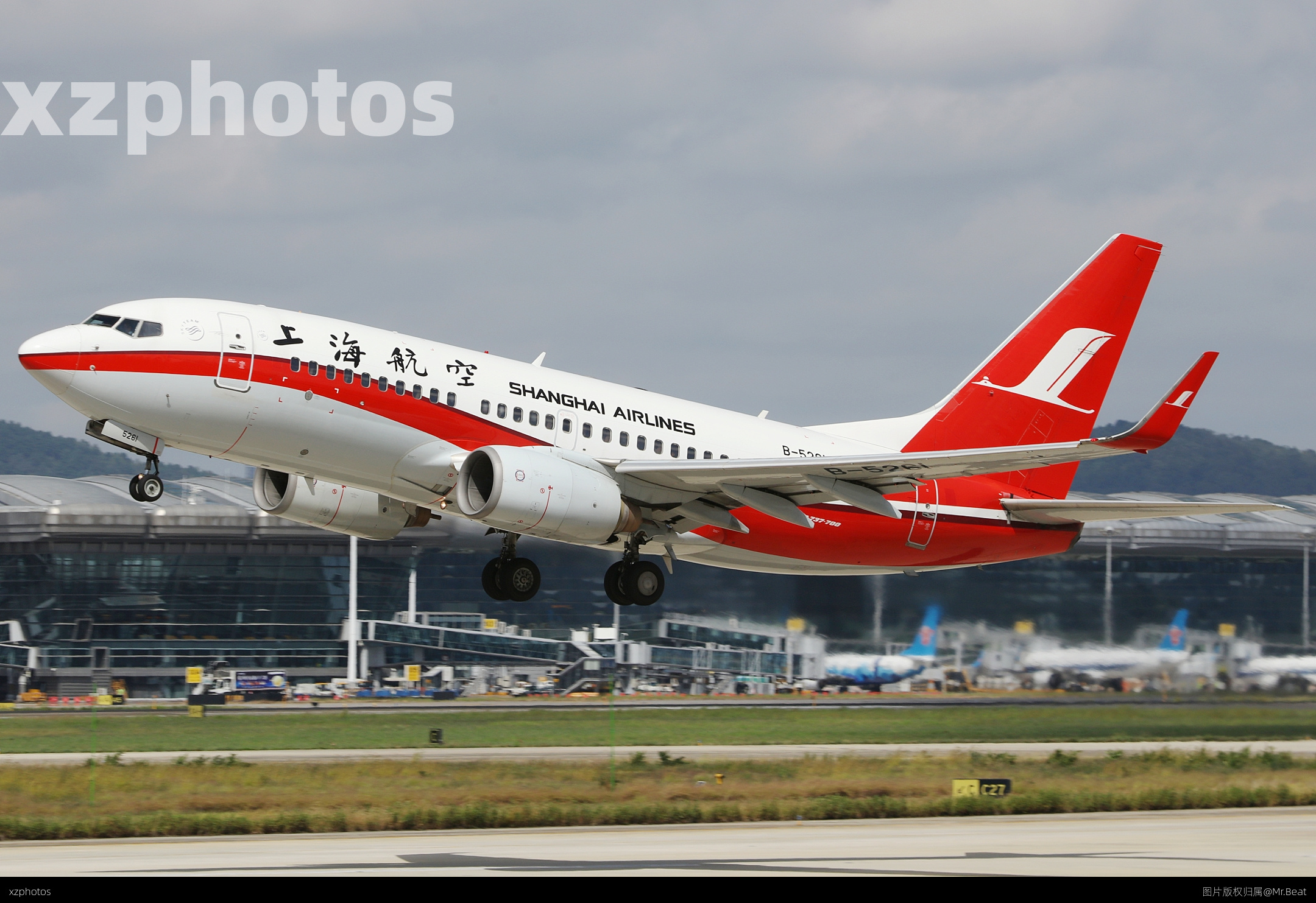 737