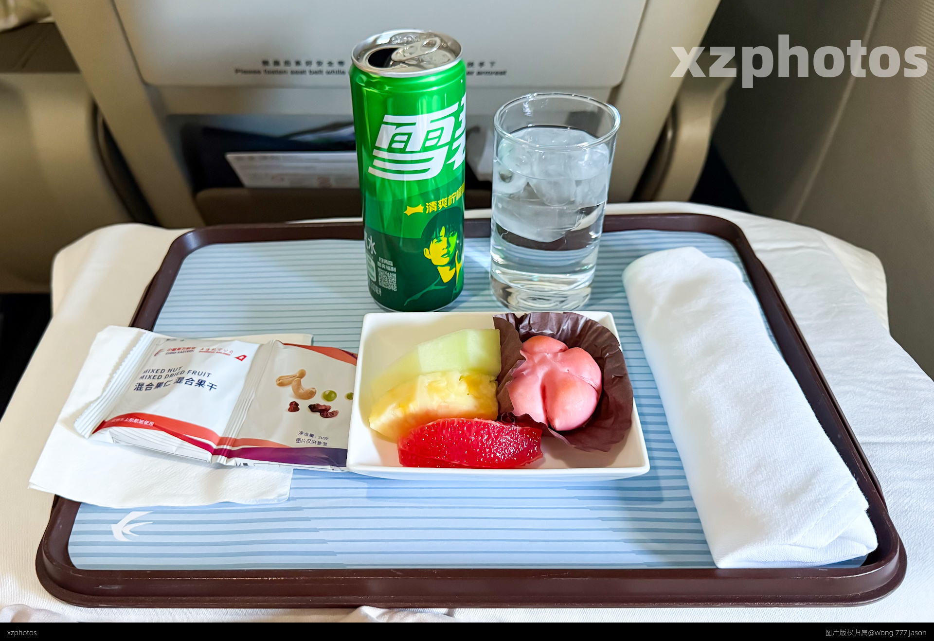 MU6275上海/浦东飞重庆 公务舱小食