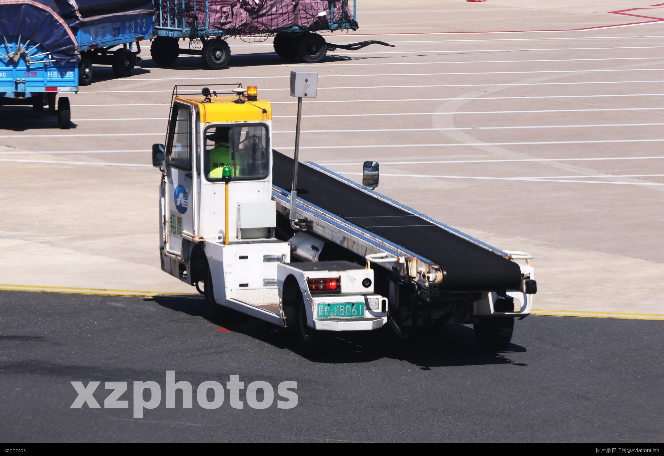 栎社机场行李传送车