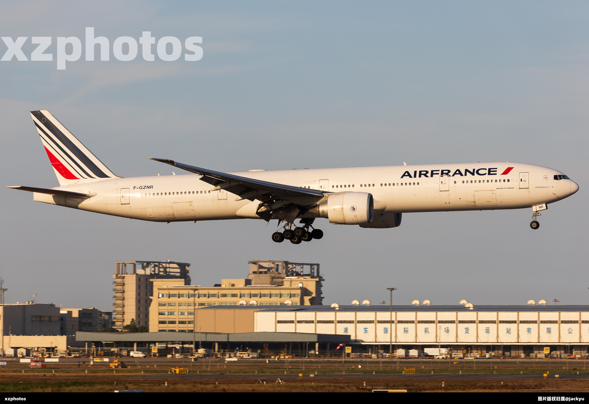 F-GZNR