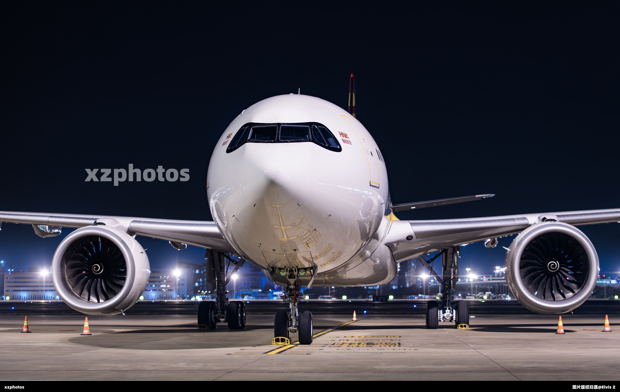 海航首架339到访虹桥