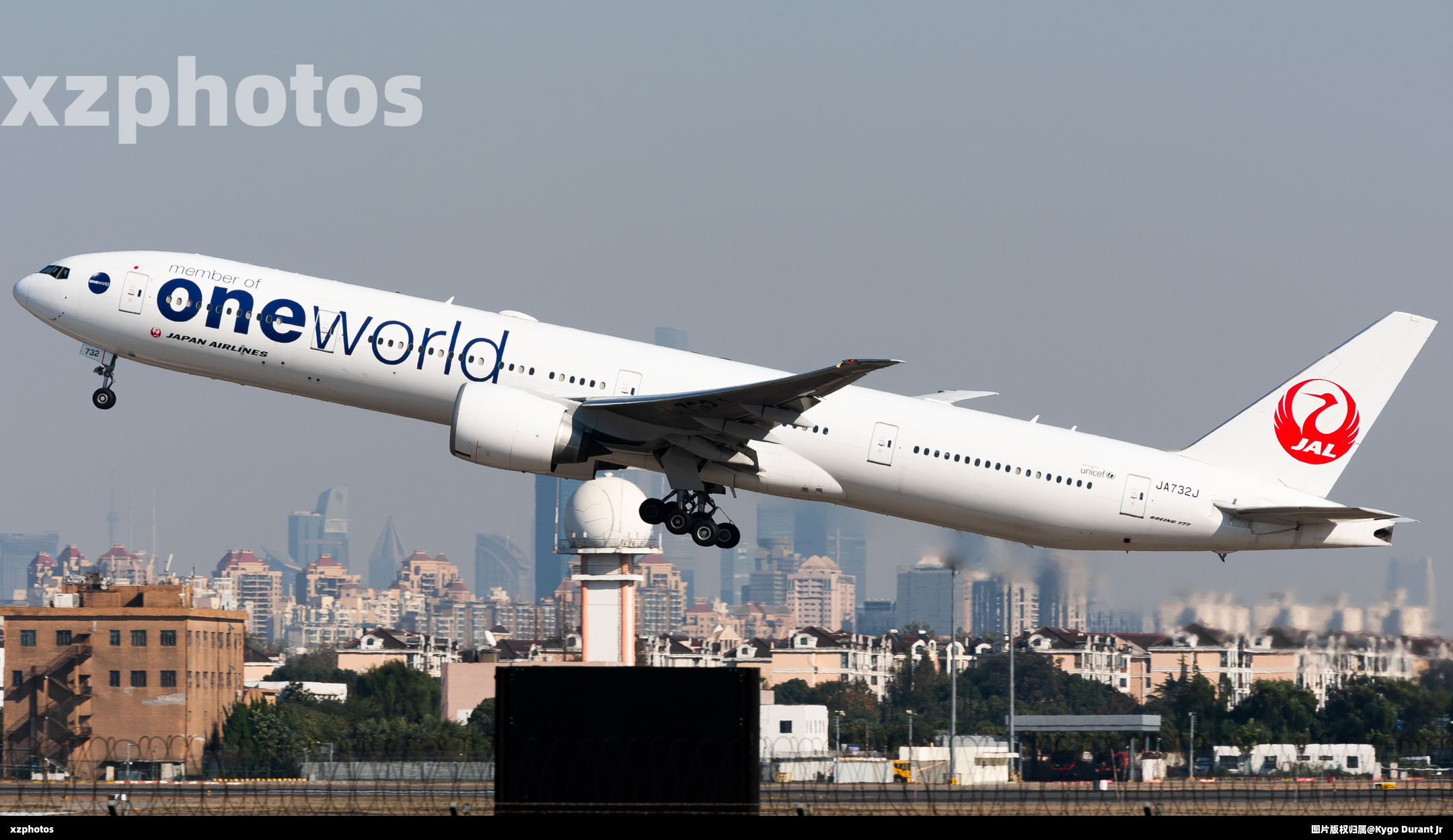 日航寰宇一家77W