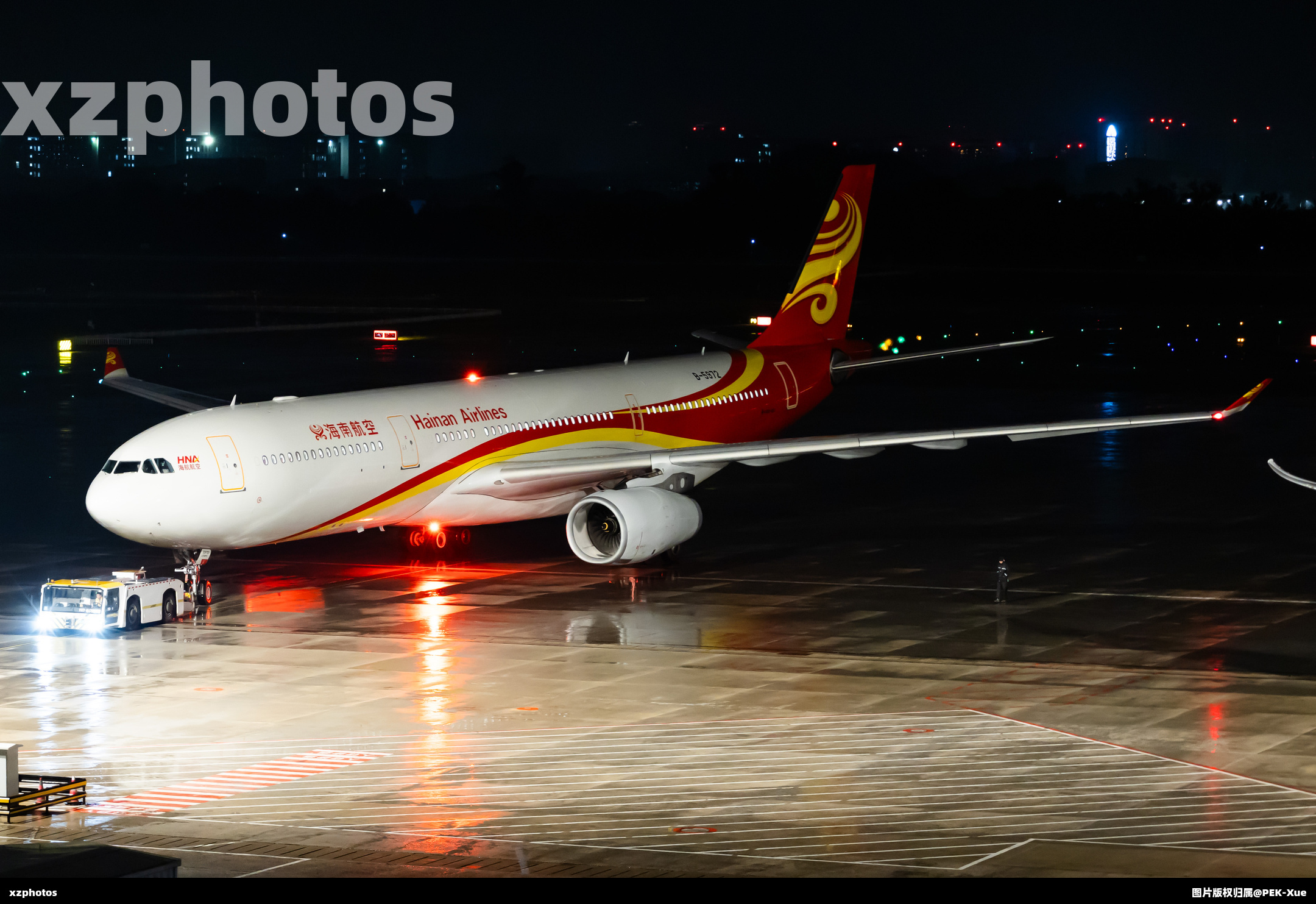 夜里的飞机好像更有质感