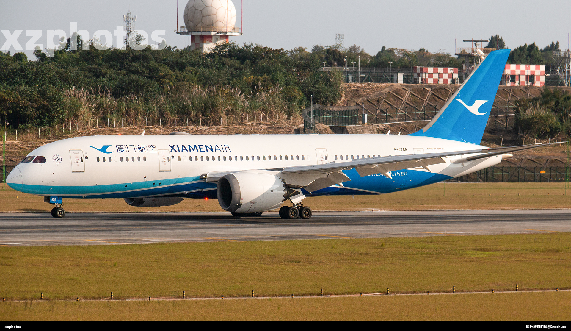 厦门航空梦想客机黄金光降落