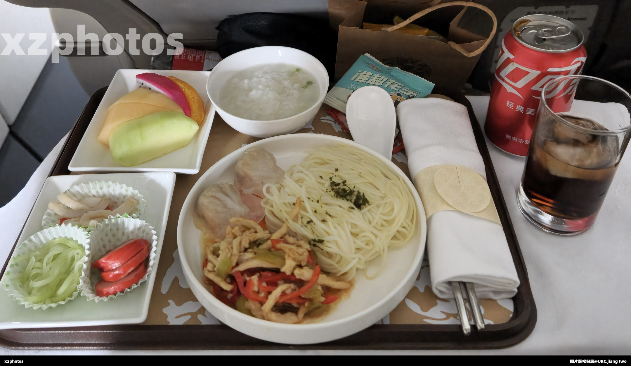 MU5186北京大兴至浦东商务舱餐食