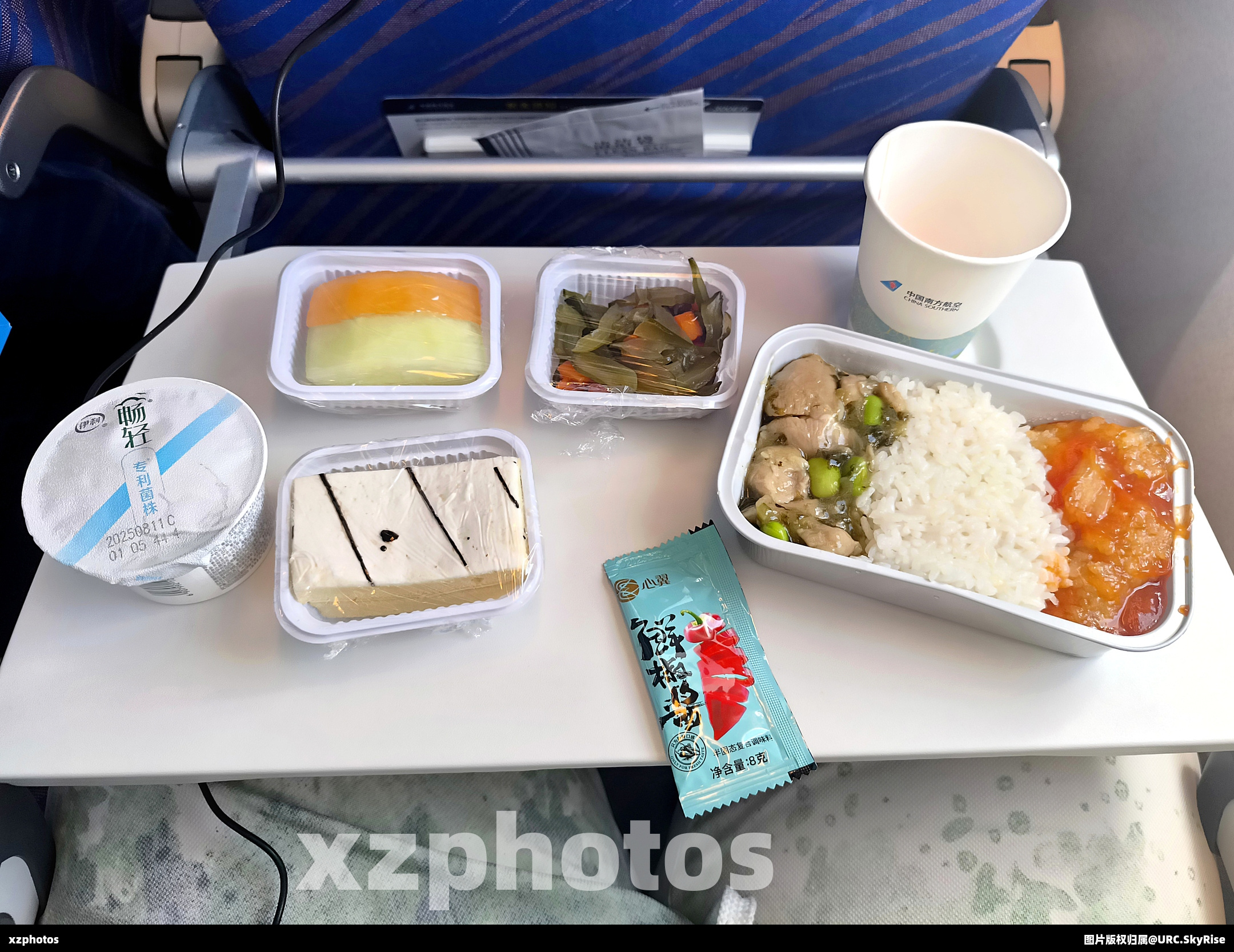 CZ6998上海虹桥-乌鲁木齐天山经济舱餐食