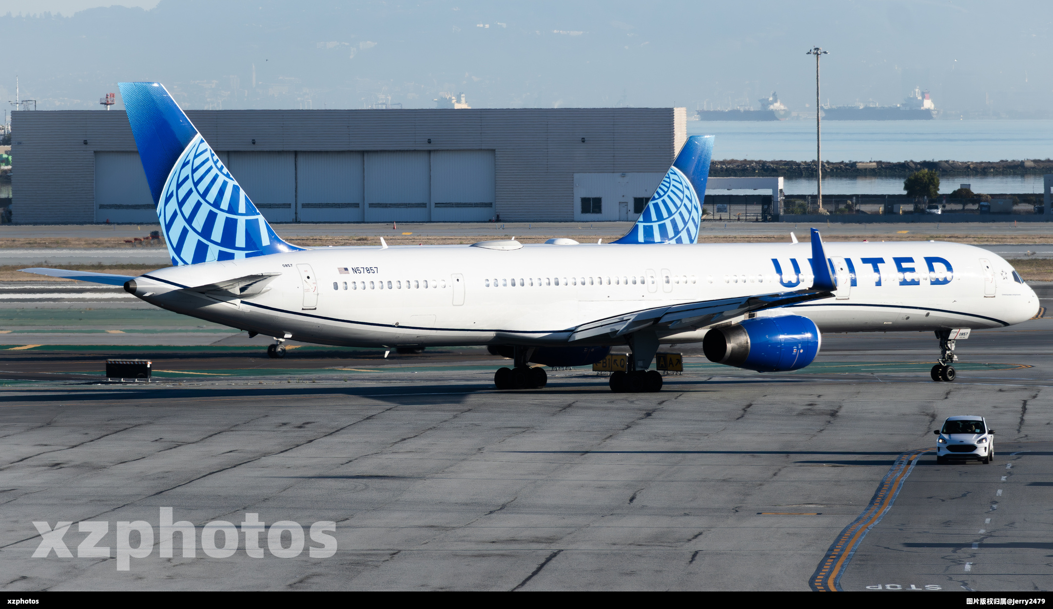 美联航757在旧金山滑行