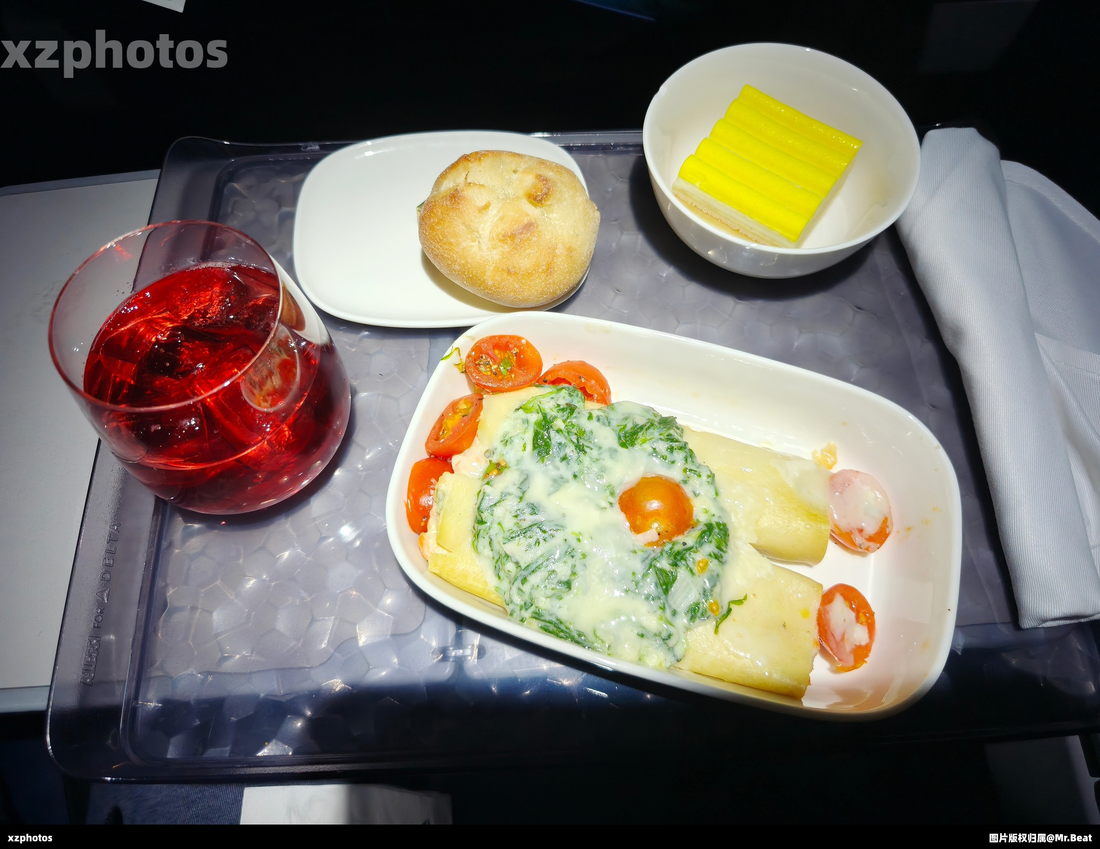 DL2645 LAX~SEA商务餐食