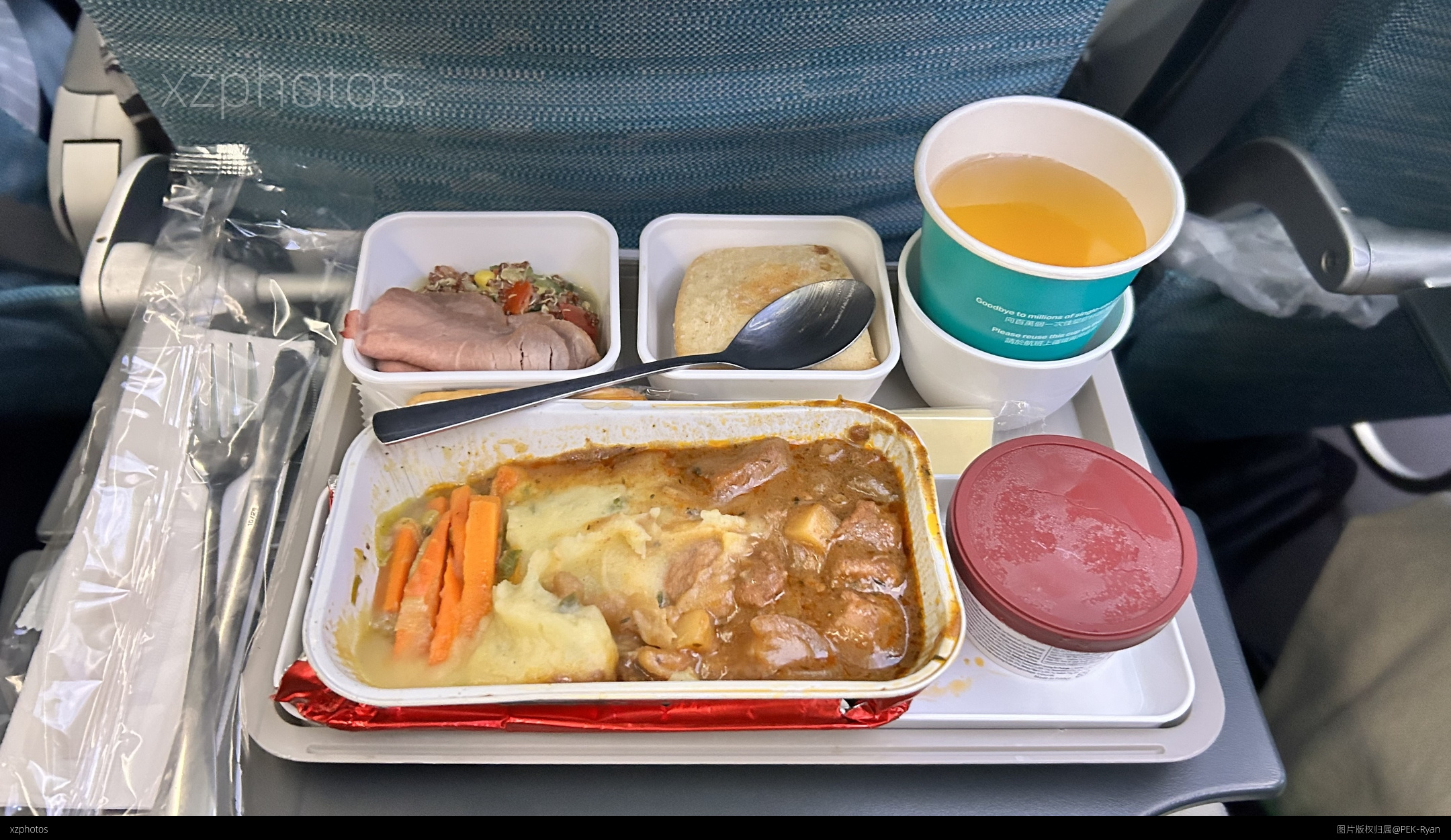 CX382 ZRH-HKG 经济舱餐食